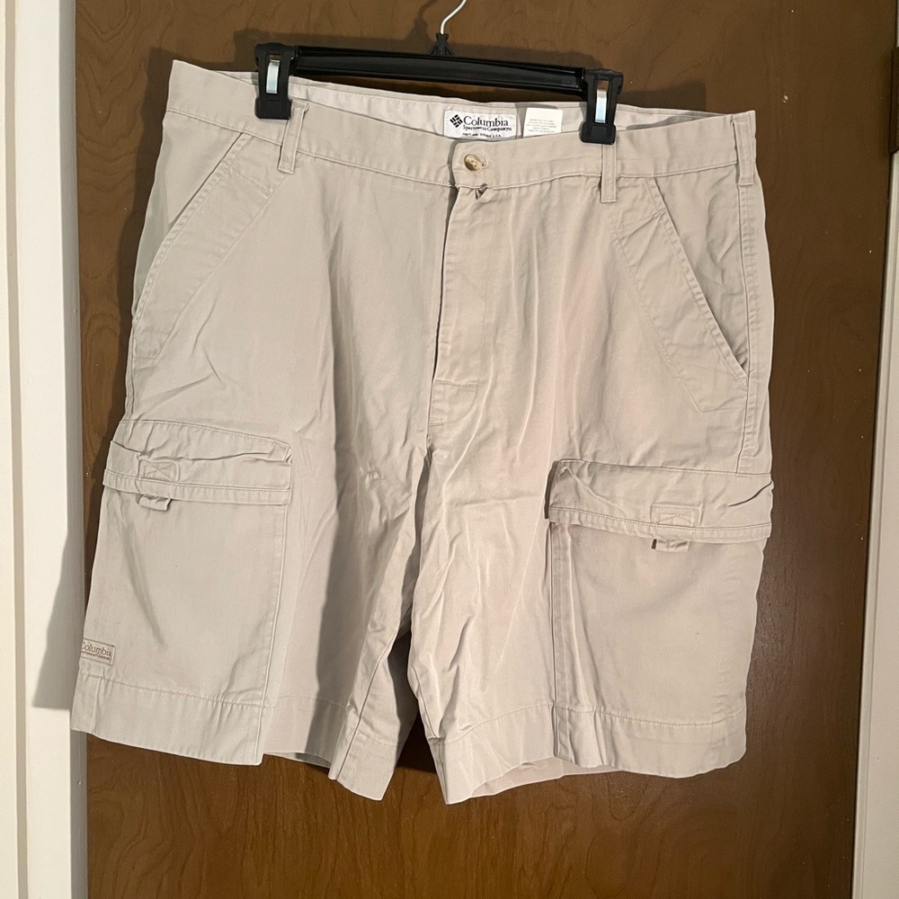 Columbia Men's Light Tan Cargo Shorts